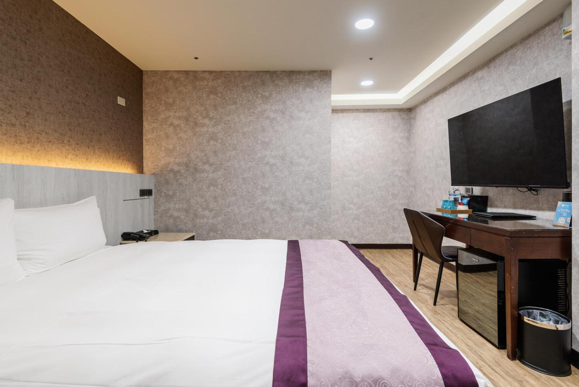 Mercury Hotel Taichung Ruang foto