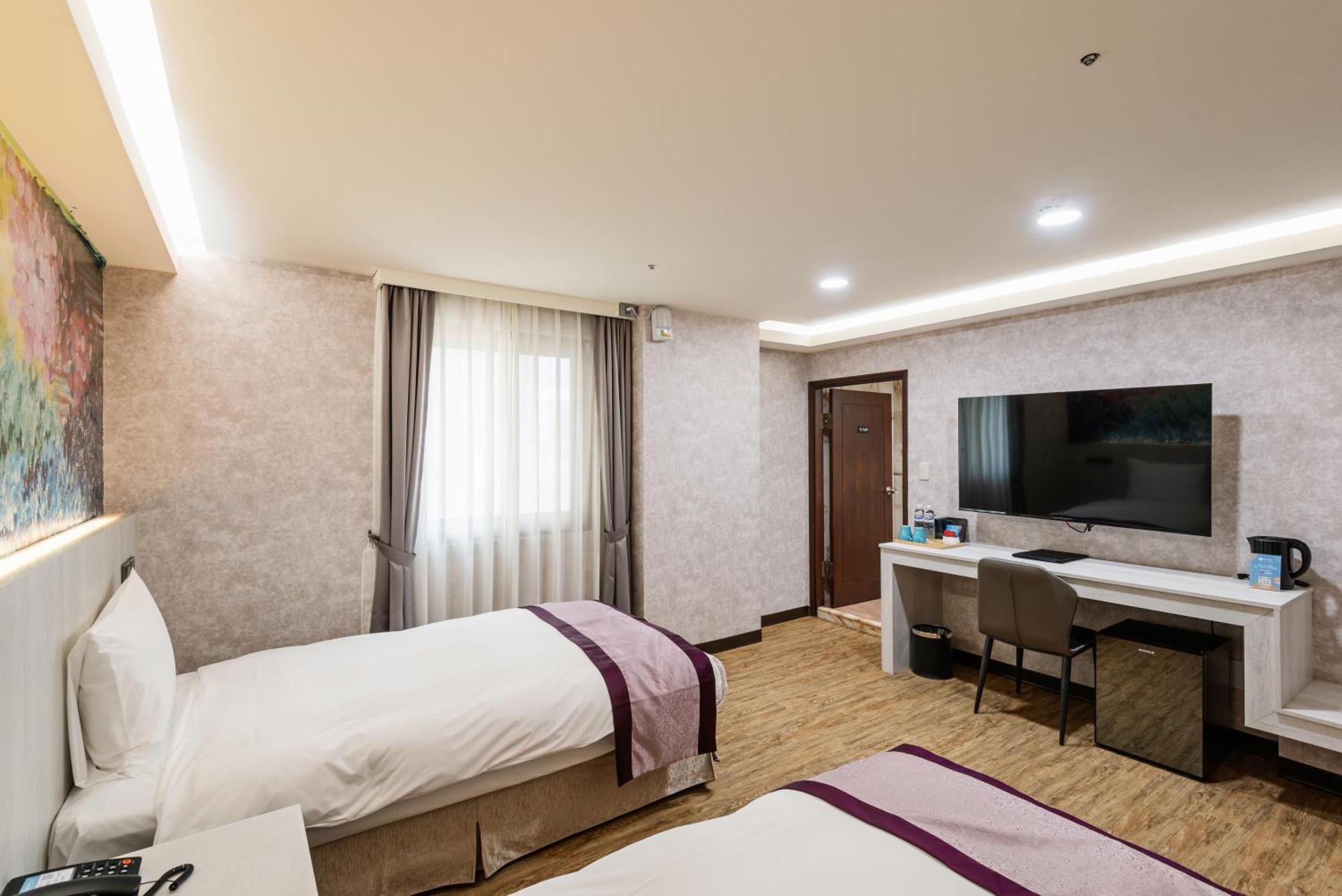 Mercury Hotel Taichung Ruang foto