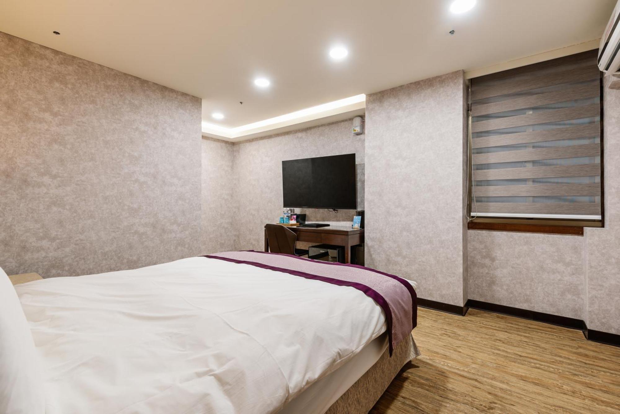 Mercury Hotel Taichung Ruang foto